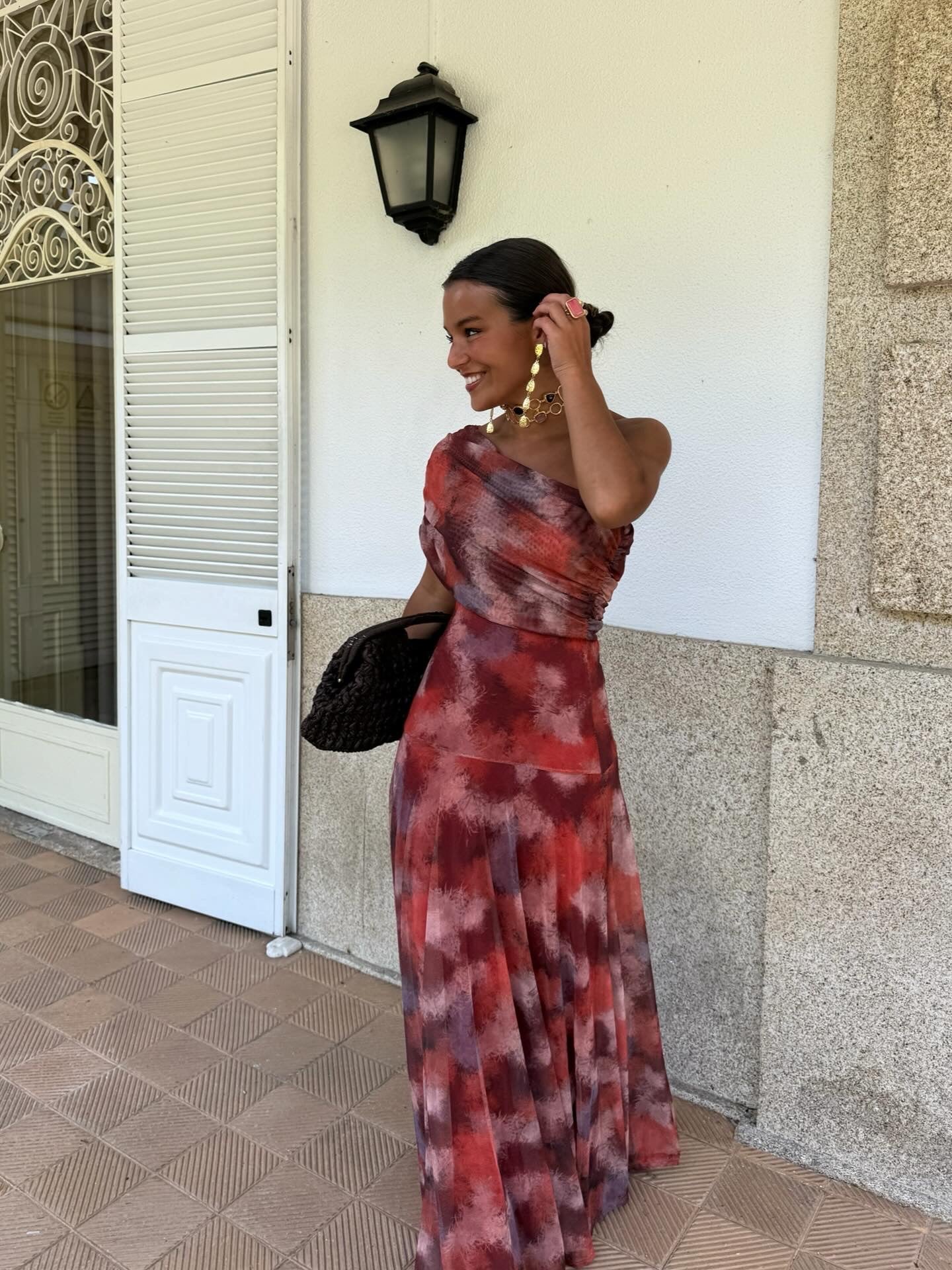 Robe longue à épaules dénudées avec motif aquarelle
