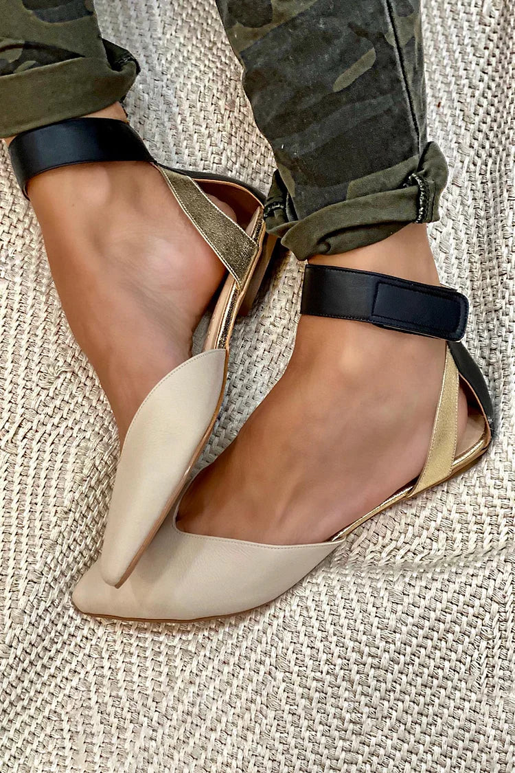 Ballerines bicolores à bout pointu avec bride de cheville découpée