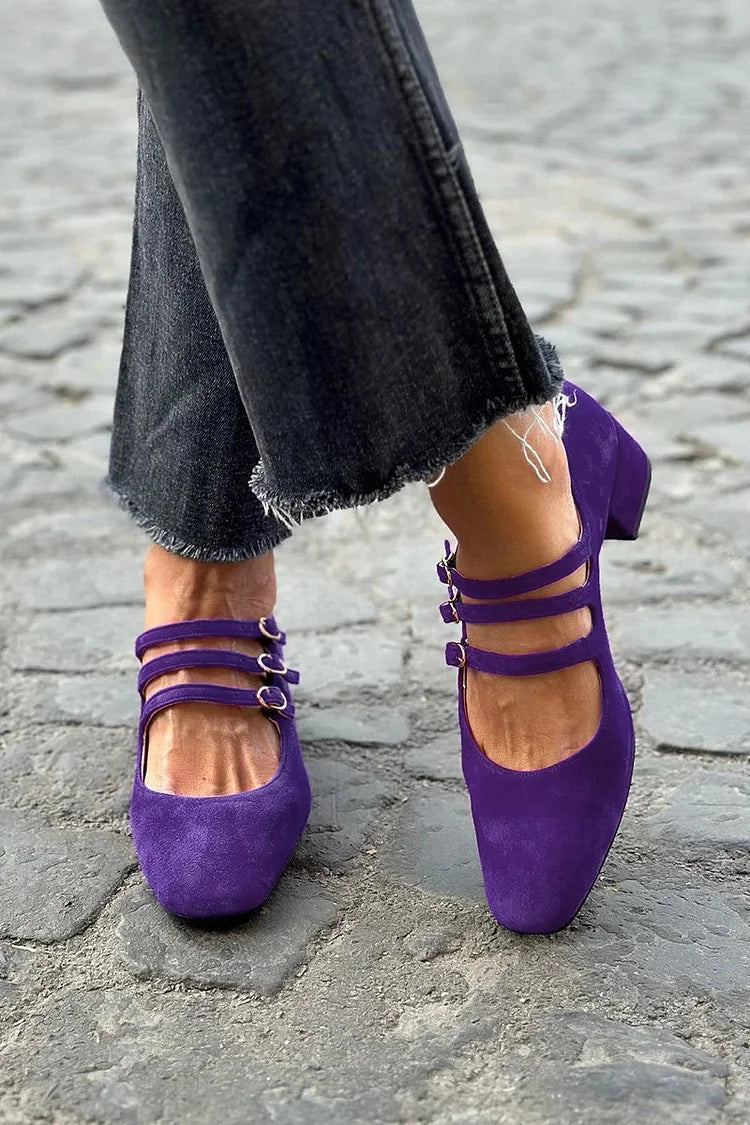 Talons larges violets à bout carré avec fermeture à boucle