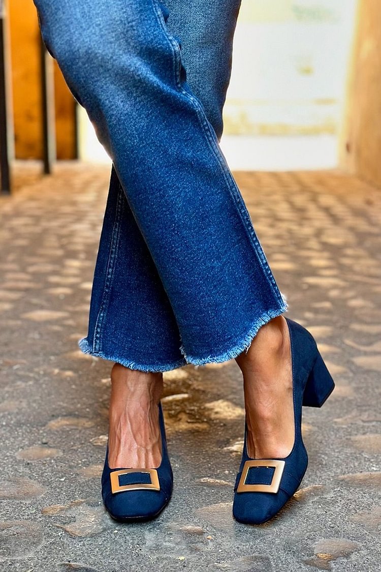 Talons larges à motif contrasté bleu marine avec bout carré