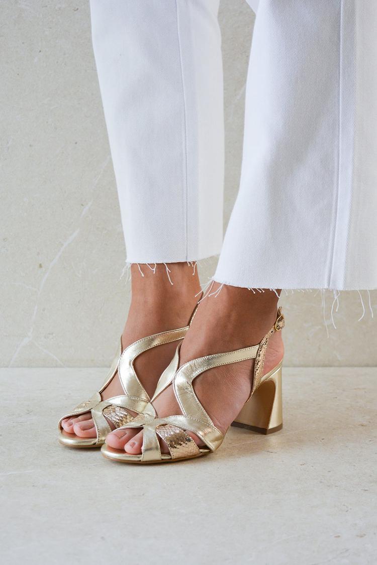 Talons larges à découpe peep toe scintillants au design asymétrique