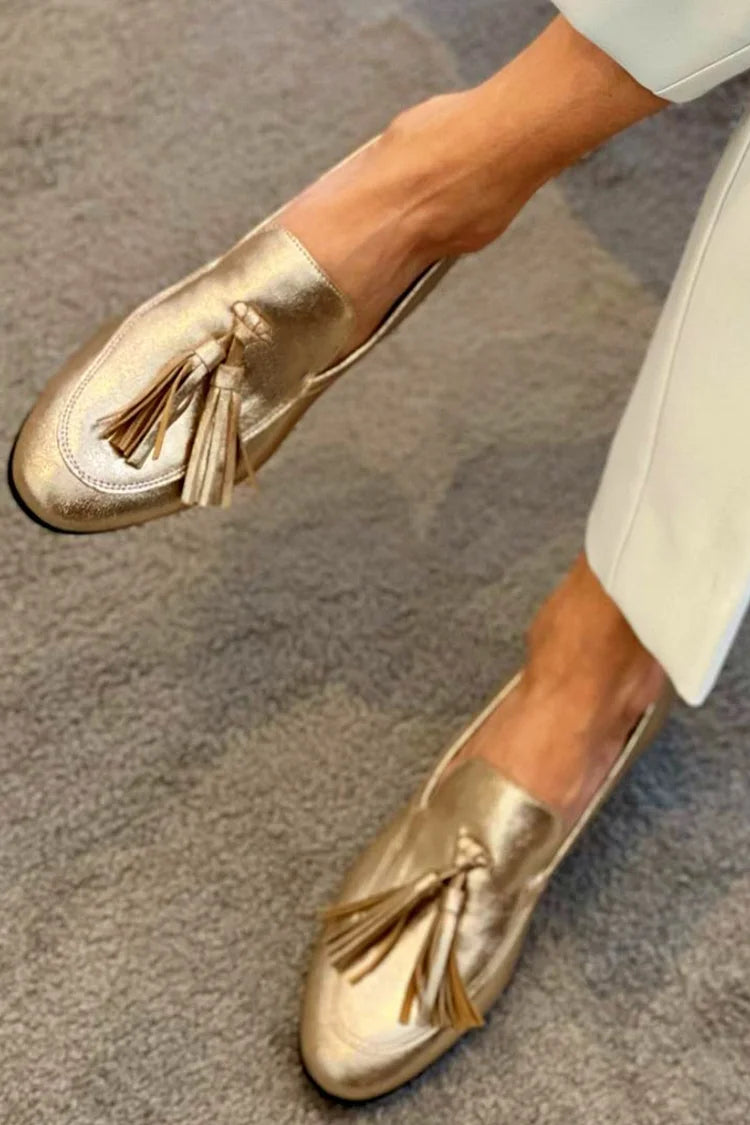 Mocassins métallisés dorés avec coutures visibles
