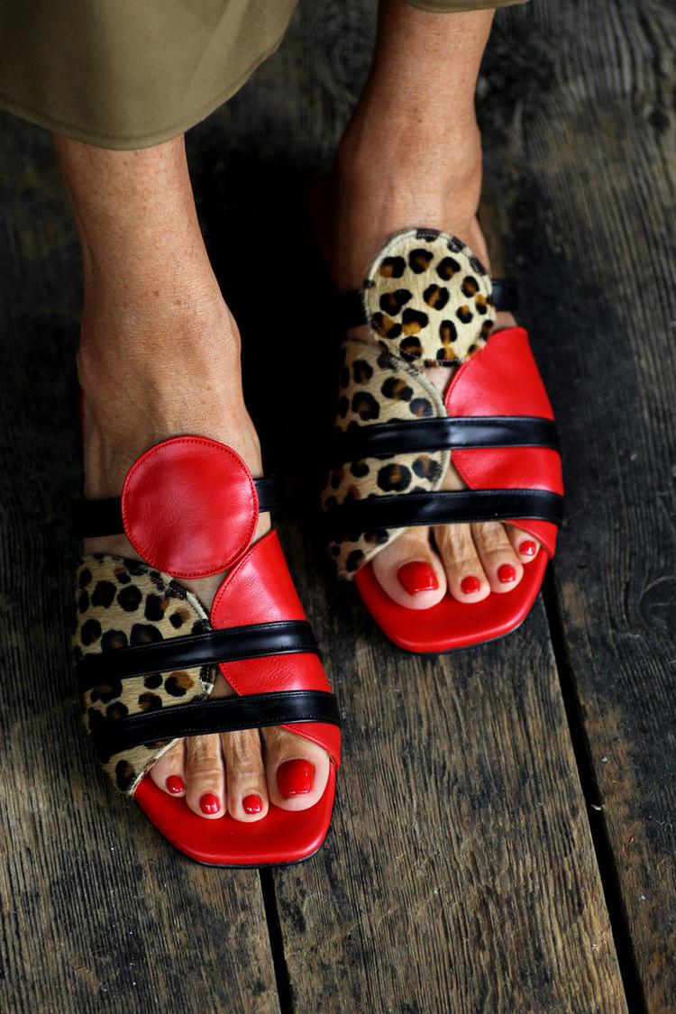 Chaussons Rouge à Bout Carré avec Imprimé Léopard en Color Block