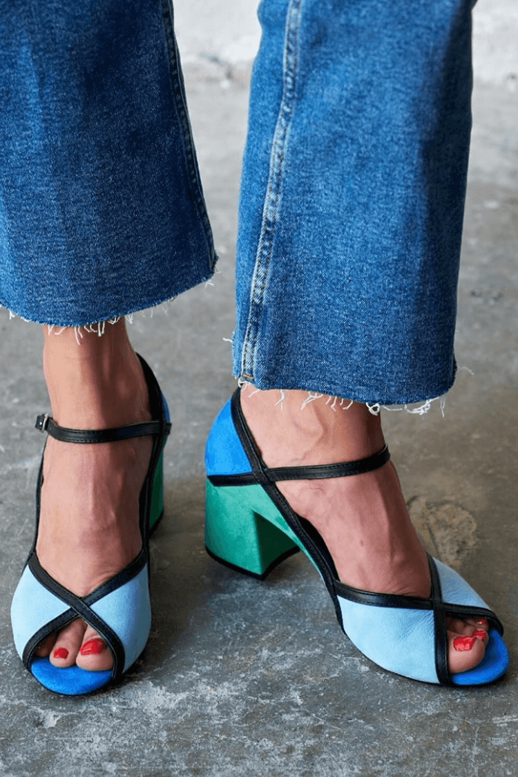 Talons aiguilles colorés avec boucle et bride en T