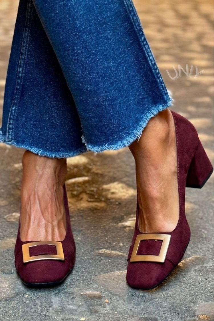Talons larges à motif contrasté bleu marine avec bout carré