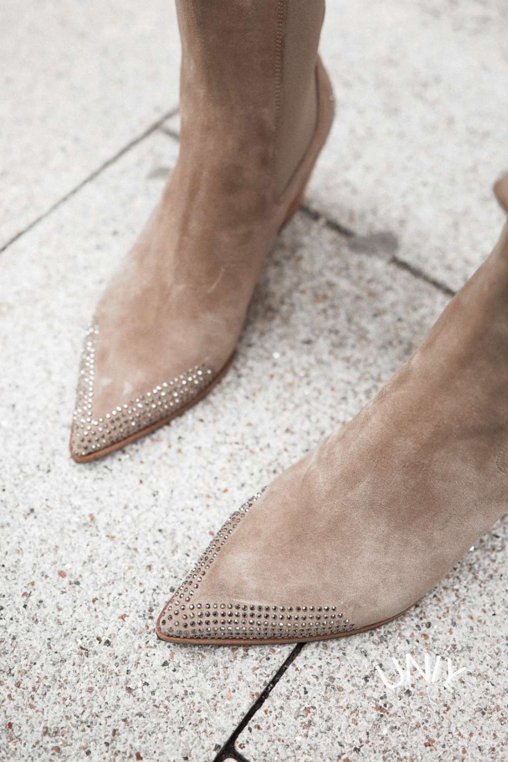 Bottines western en daim beige