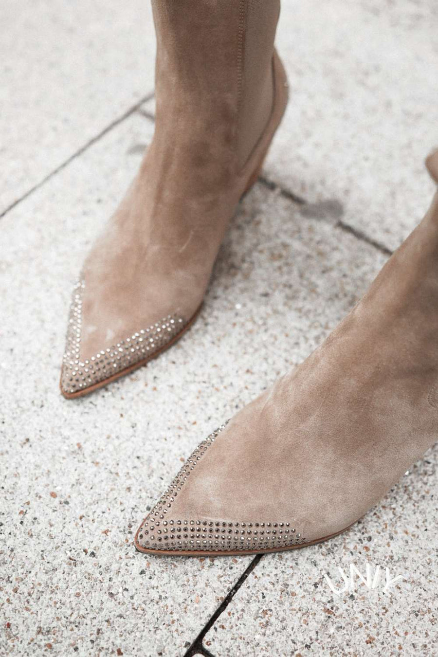 Bottines western en daim beige