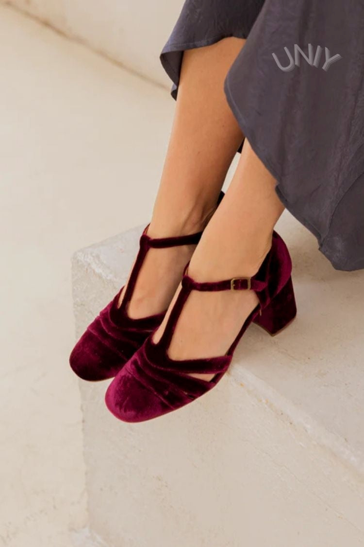 Talons larges en velours avec découpe, boucle et bride en T