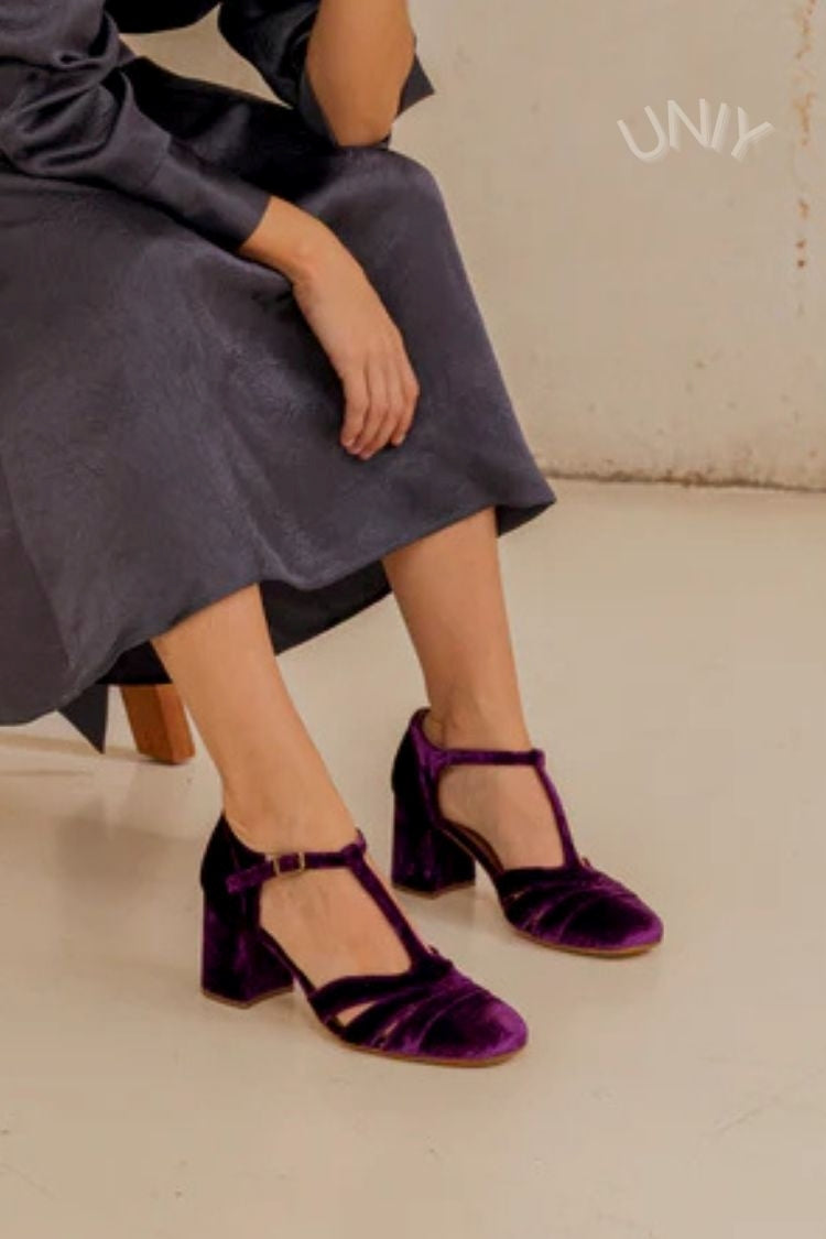Talons larges en velours avec découpe, boucle et bride en T