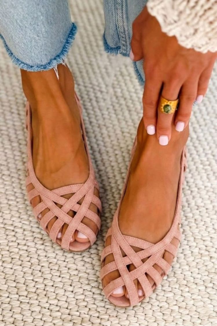 Ballerines en daim tressé chic Rose Antique avec découpes et lanières