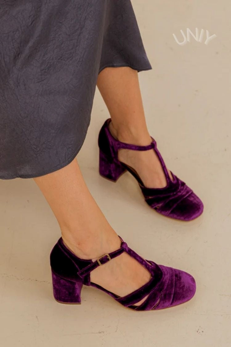 Talons larges en velours avec découpe, boucle et bride en T