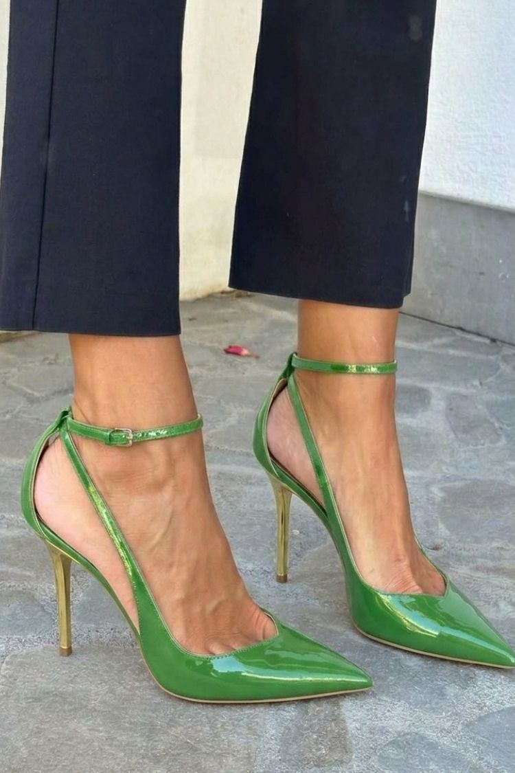 Escarpins Vernis Noirs avec Bride de Cheville
