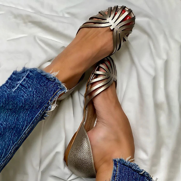 Ballerines en simili cuir à bout rond avec découpes brillantes