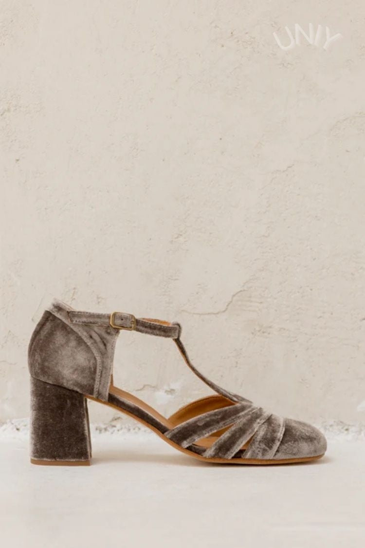 Talons larges en velours avec découpe, boucle et bride en T
