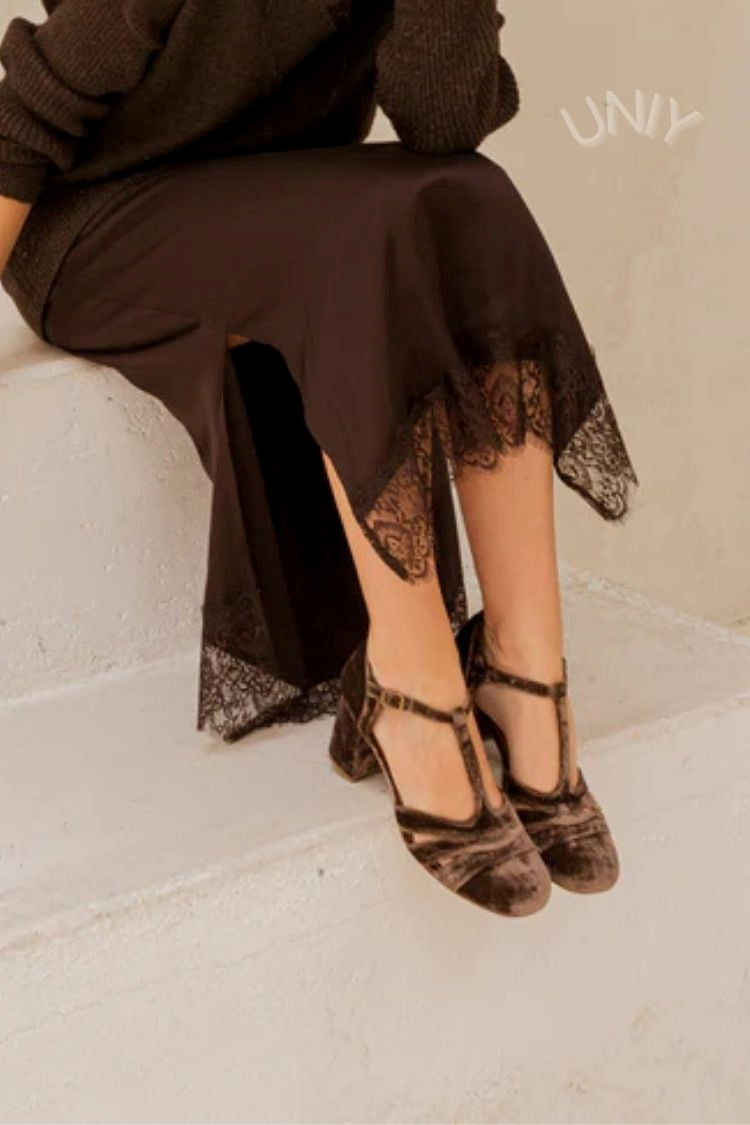 Talons larges en velours avec découpe, boucle et bride en T