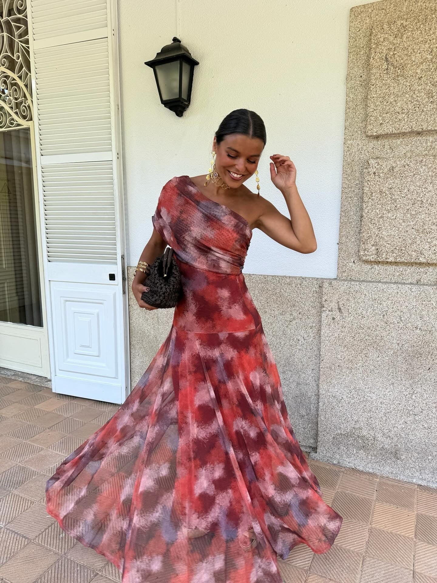Robe longue à épaules dénudées avec motif aquarelle