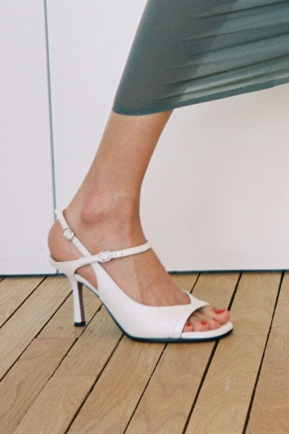 Escarpins slingback effet serpent noir à bout ouvert