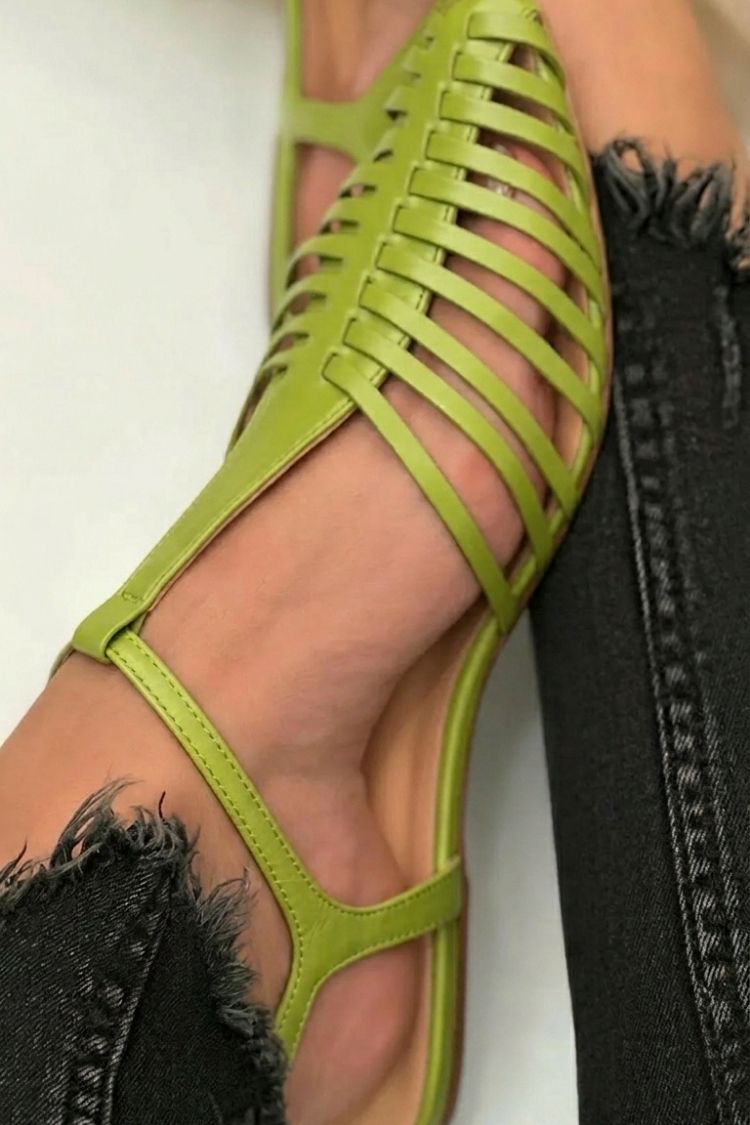 Sandales noires décontractées à bout pointu avec bride en T - Modèle essentiel