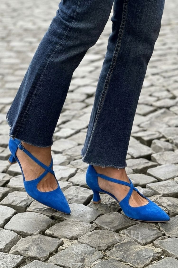 Escarpins kaki unis à bout pointu avec boucle et brides croisées