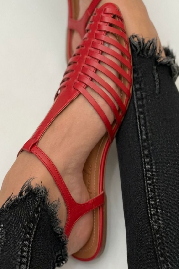 Sandales noires décontractées à bout pointu avec bride en T - Modèle essentiel