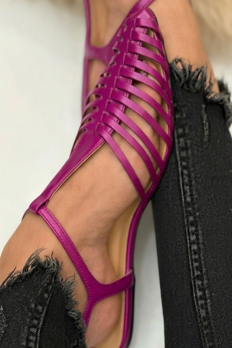 Sandales noires décontractées à bout pointu avec bride en T - Modèle essentiel