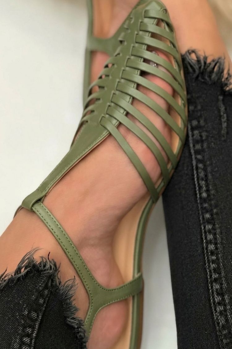 Sandales noires décontractées à bout pointu avec bride en T - Modèle essentiel