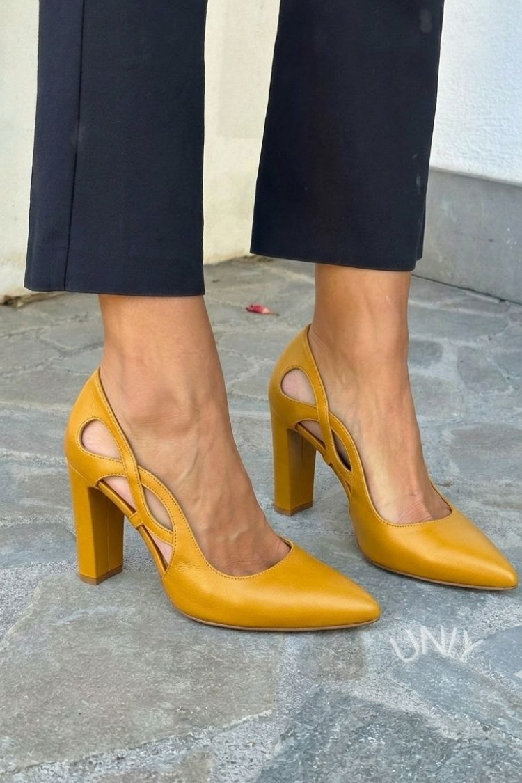 Escarpins à décolleté avec découpe en simili cuir et talon bloc