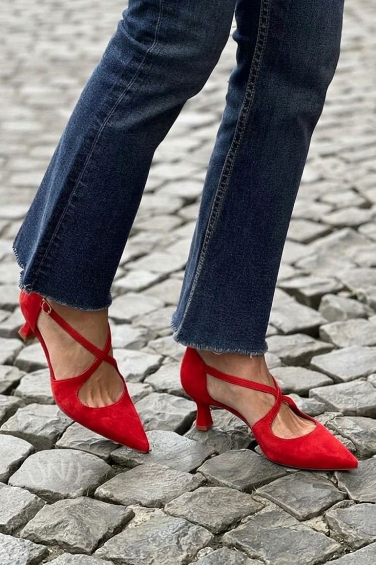 Escarpins kaki unis à bout pointu avec boucle et brides croisées