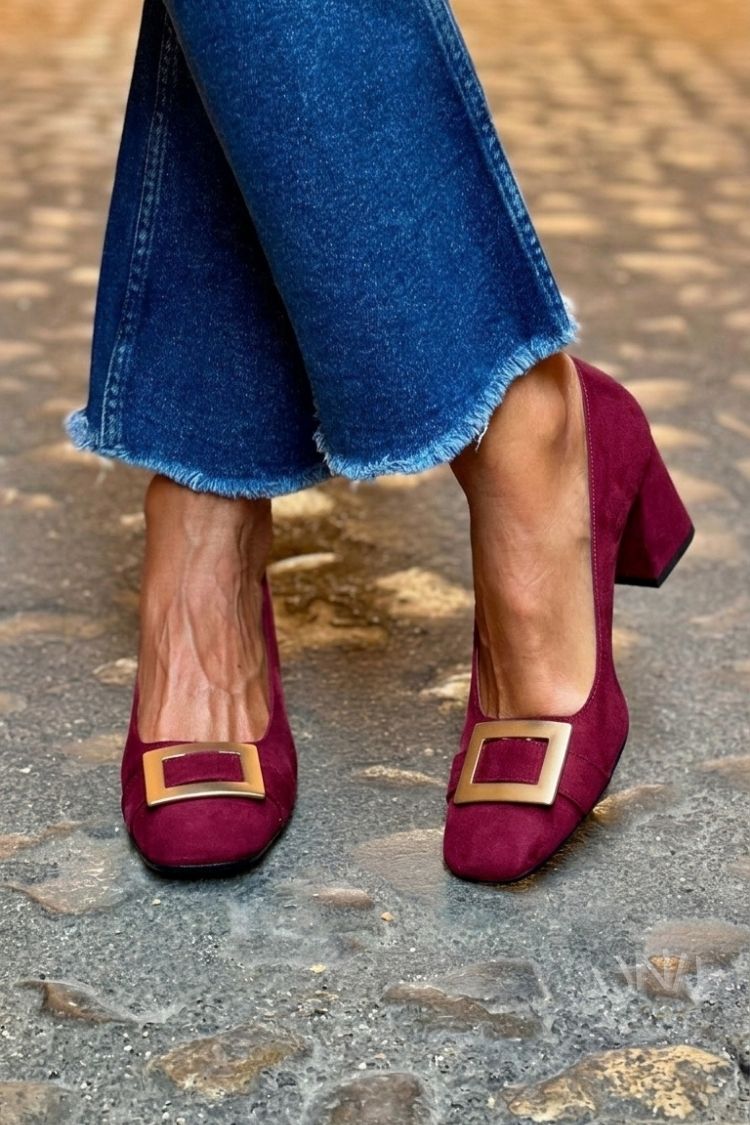 Talons larges à motif contrasté bleu marine avec bout carré