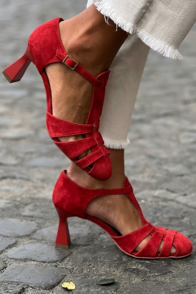 Sandales à talons vertes en crochet avec découpe et bout fermé