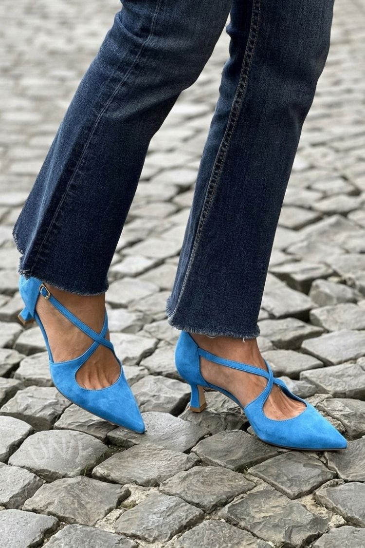 Escarpins kaki unis à bout pointu avec boucle et brides croisées