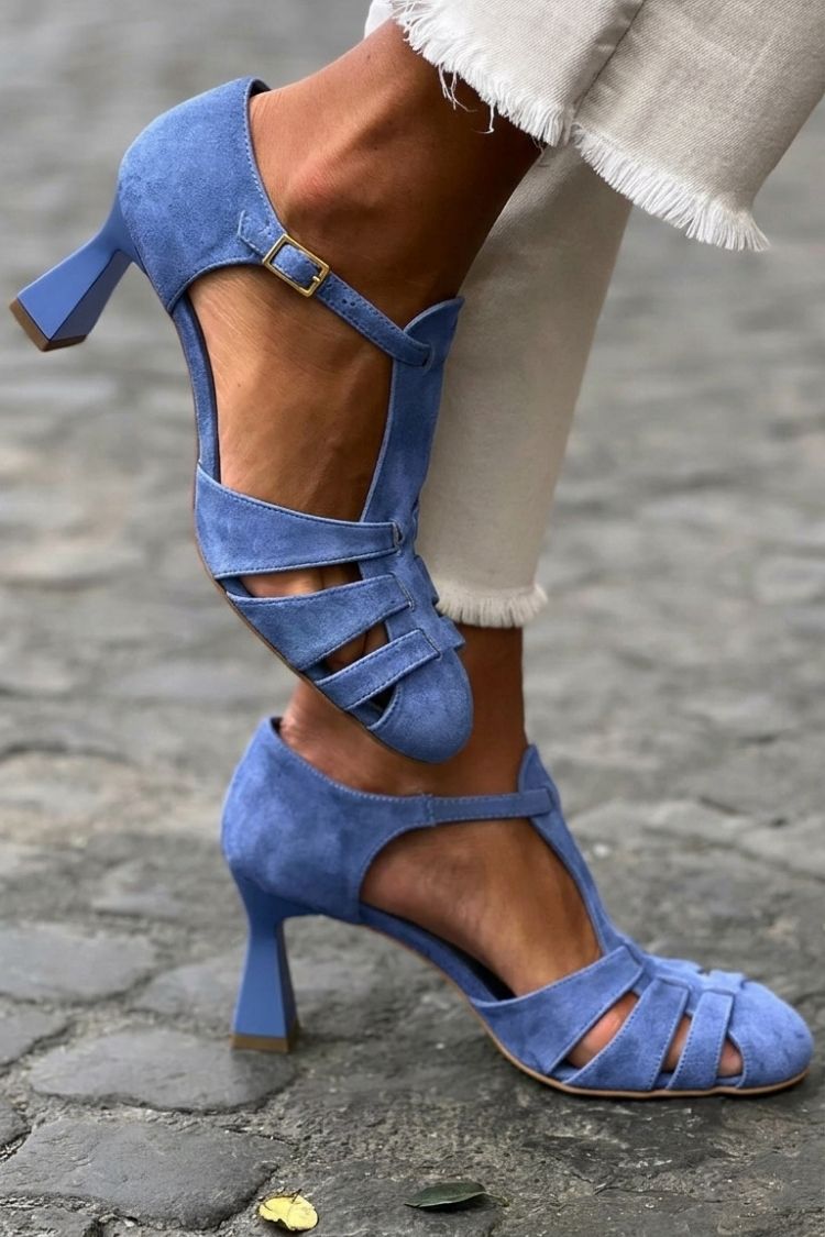 Sandales à talons vertes en crochet avec découpe et bout fermé