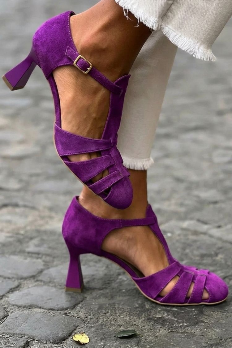Sandales à talons vertes en crochet avec découpe et bout fermé
