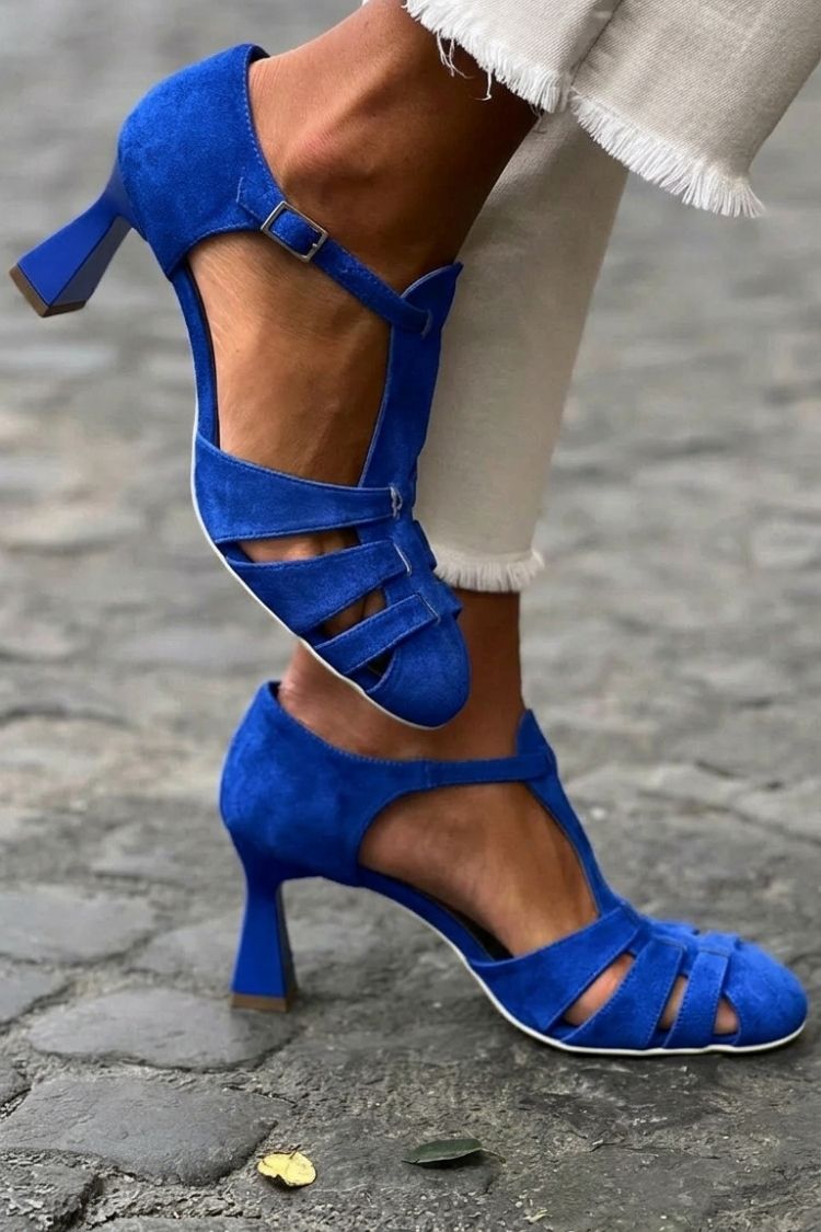 Sandales à talons vertes en crochet avec découpe et bout fermé