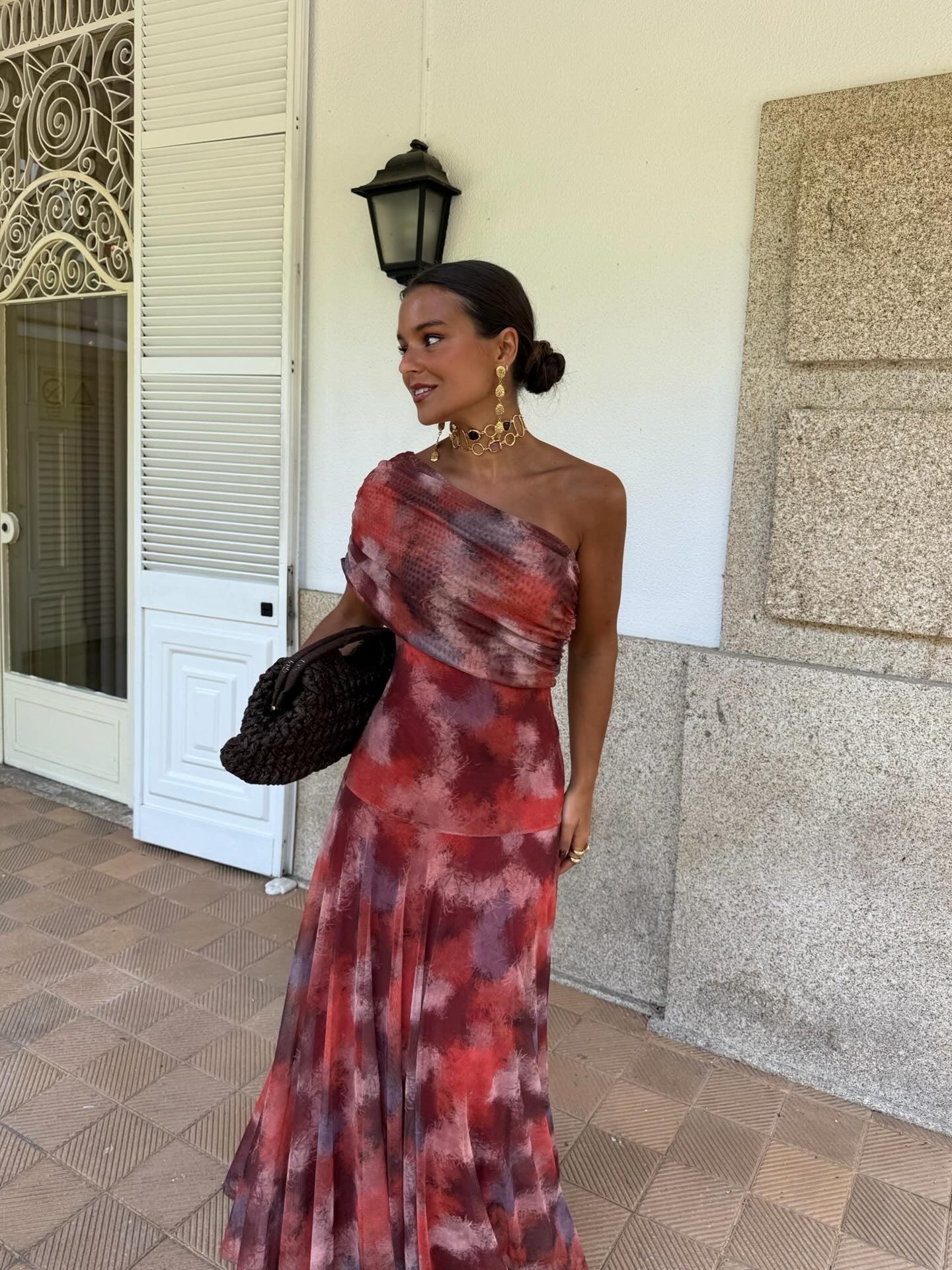Robe longue à épaules dénudées avec motif aquarelle