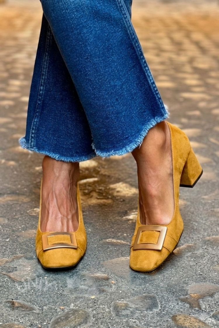 Talons larges à motif contrasté bleu marine avec bout carré