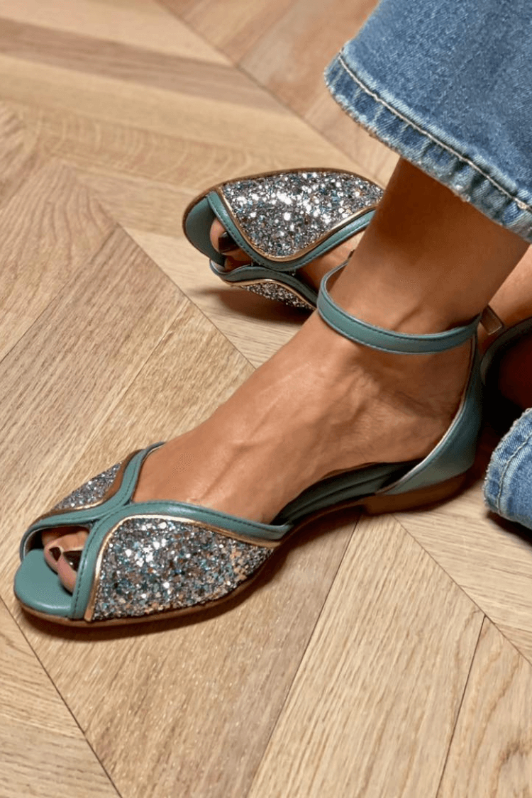 Sandales à bout ouvert à paillettes à motif contrasté avec bride de cheville et boucle