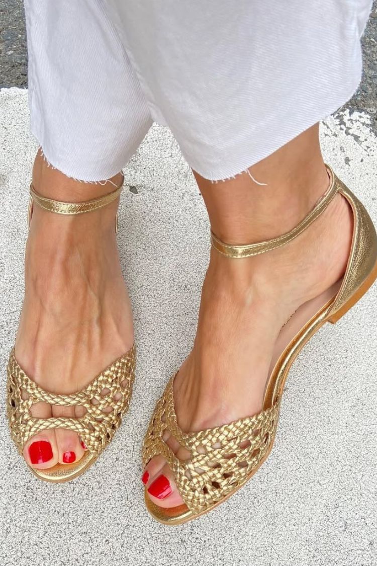 Sandales basses élégantes à bout ouvert avec bride de cheville et design tressé