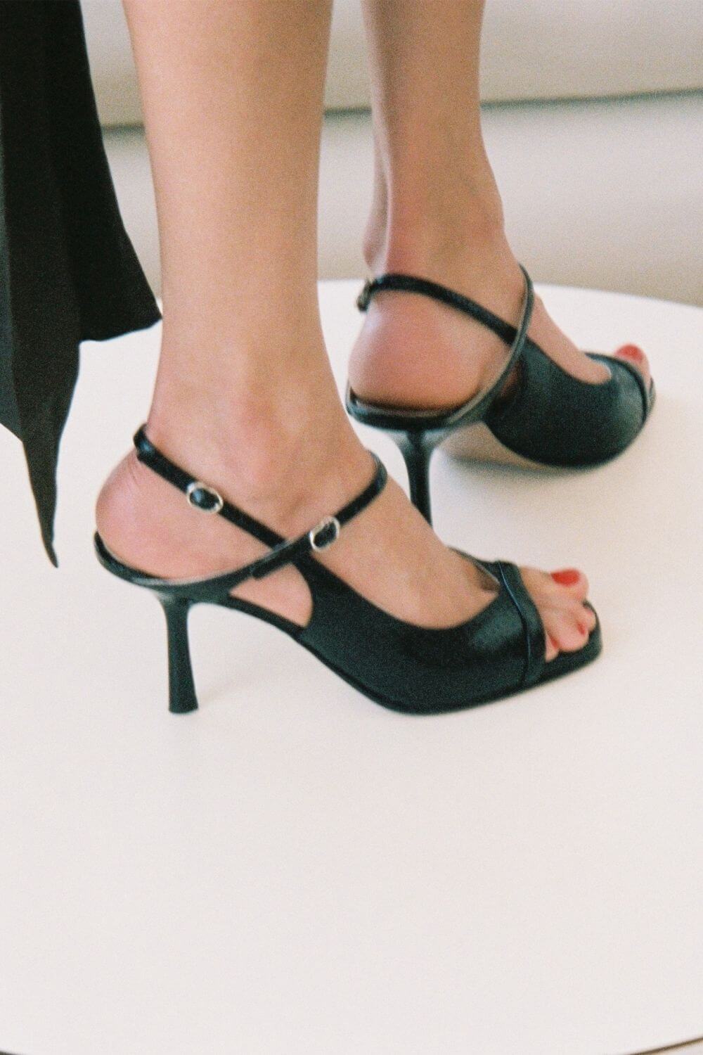 Escarpins slingback effet serpent noir à bout ouvert