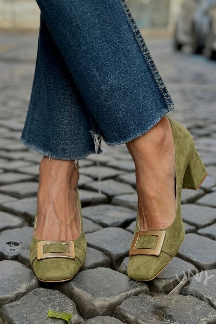 Talons larges à motif contrasté bleu marine avec bout carré