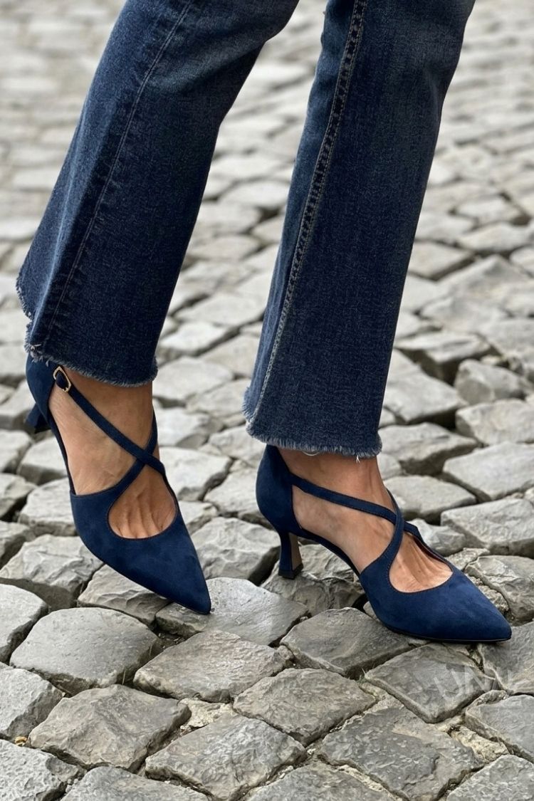 Escarpins kaki unis à bout pointu avec boucle et brides croisées