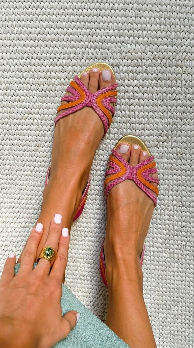Sandales basses à bout ouvert orange et rose avec sangles