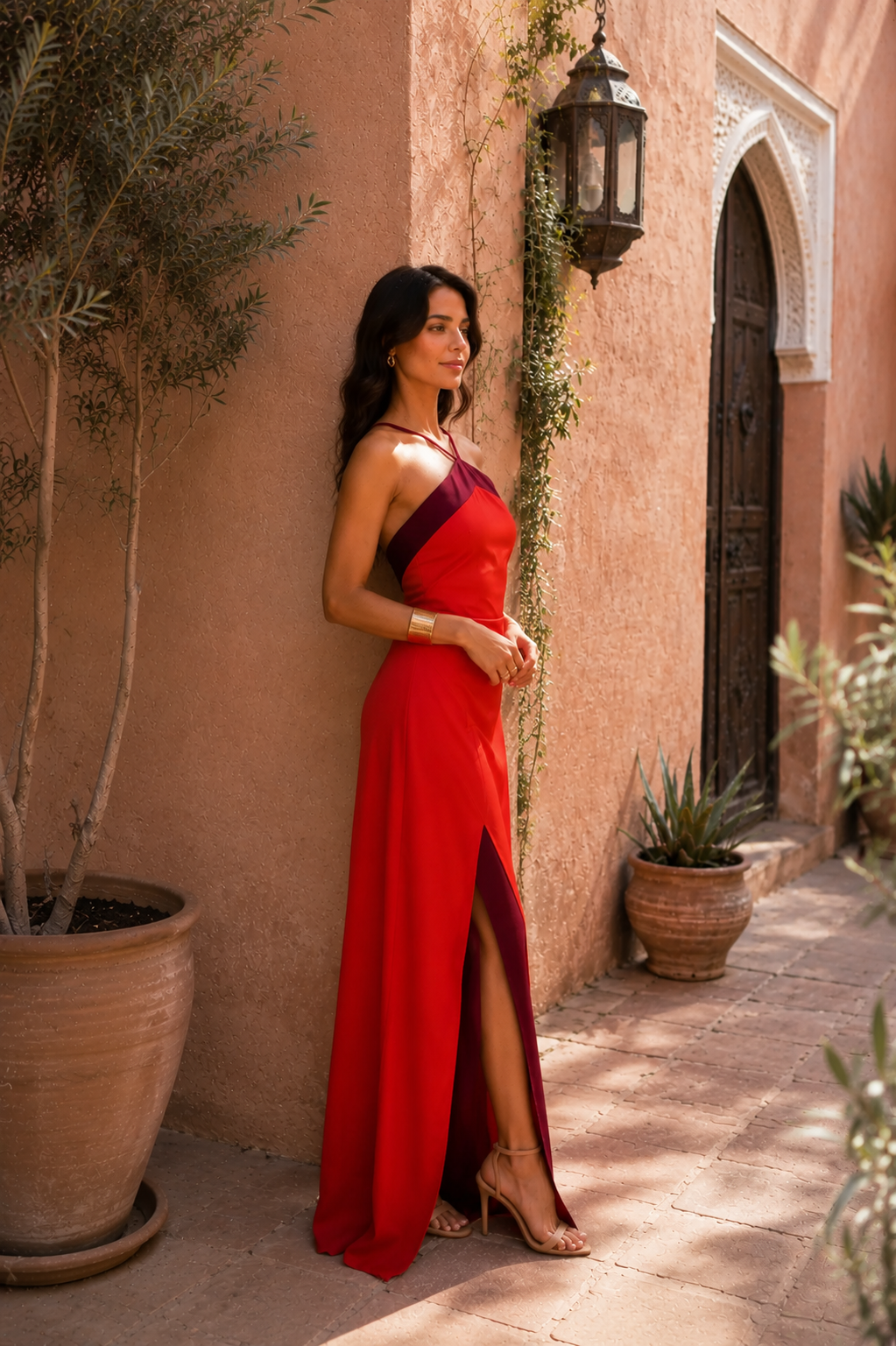 Robe longue dos nu avec fente élégante