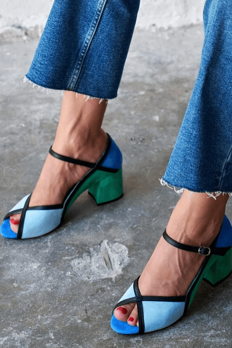 Talons aiguilles colorés avec boucle et bride en T
