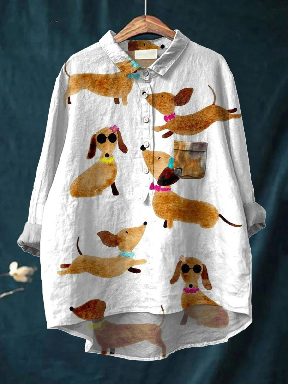 Ava | Impression d'art de chien teckel mignon sur chemise décontractée