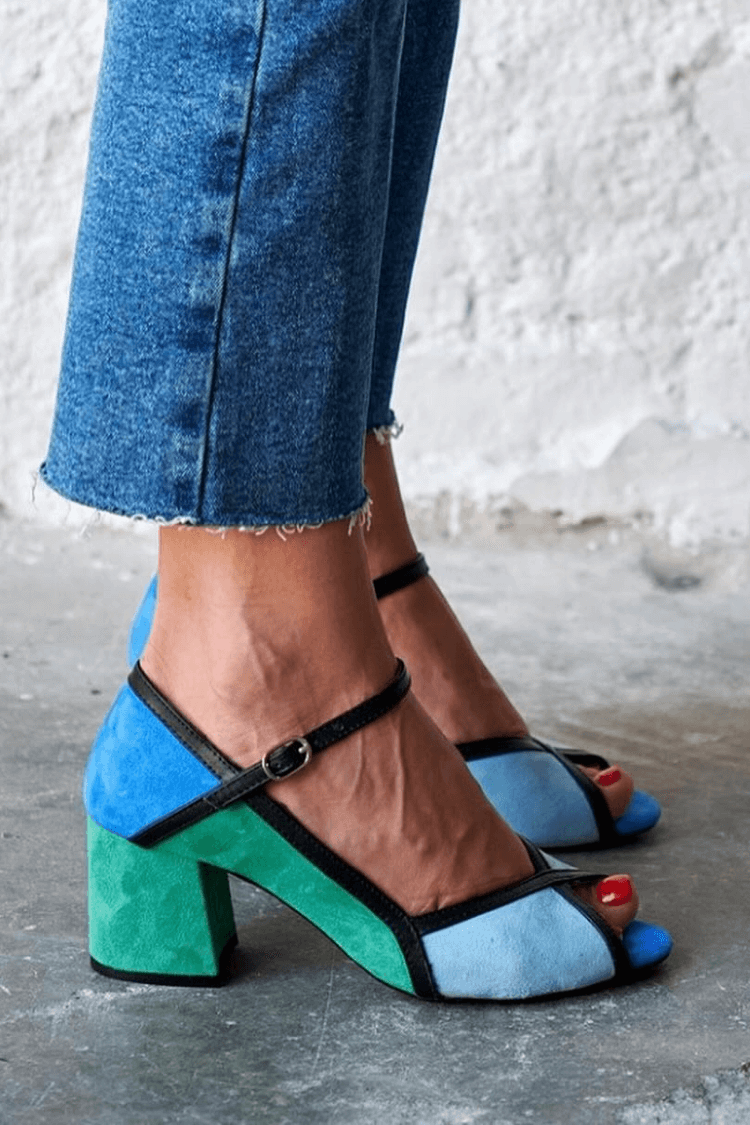 Talons aiguilles colorés avec boucle et bride en T