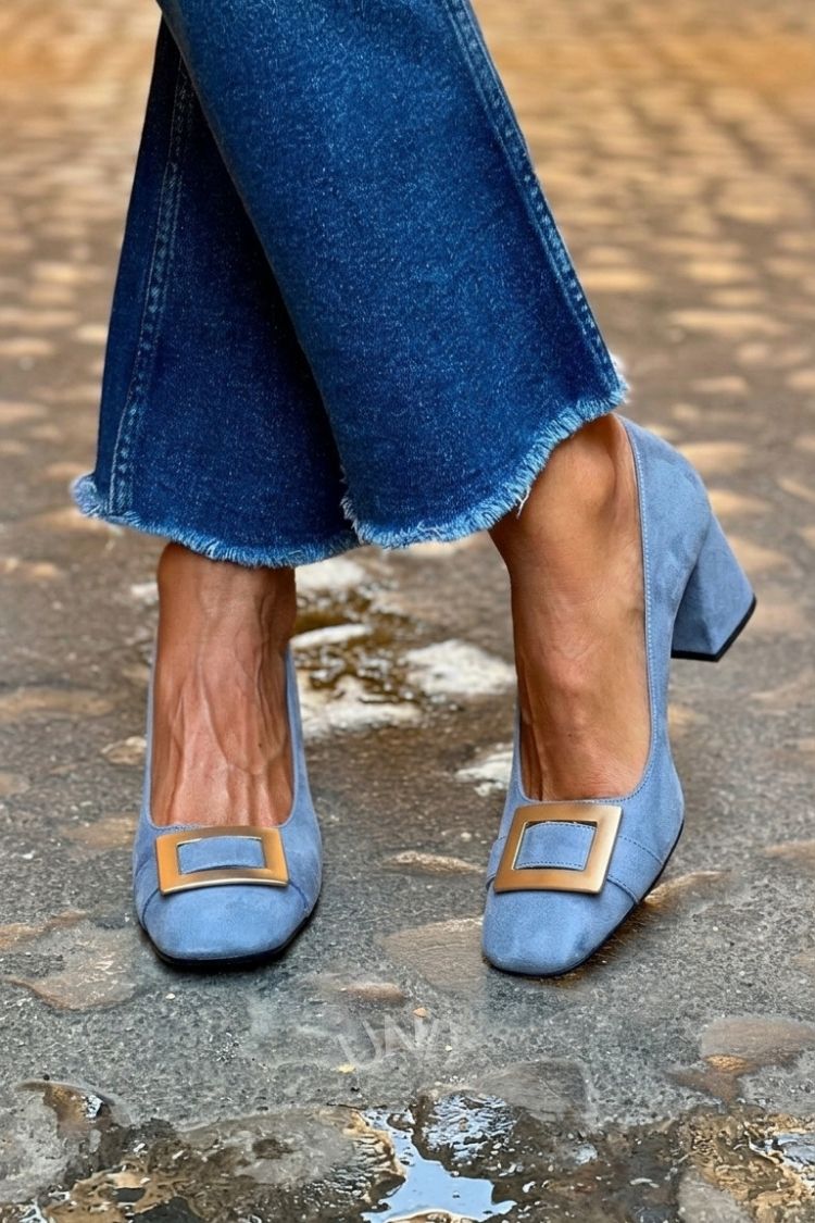 Talons larges à motif contrasté bleu marine avec bout carré