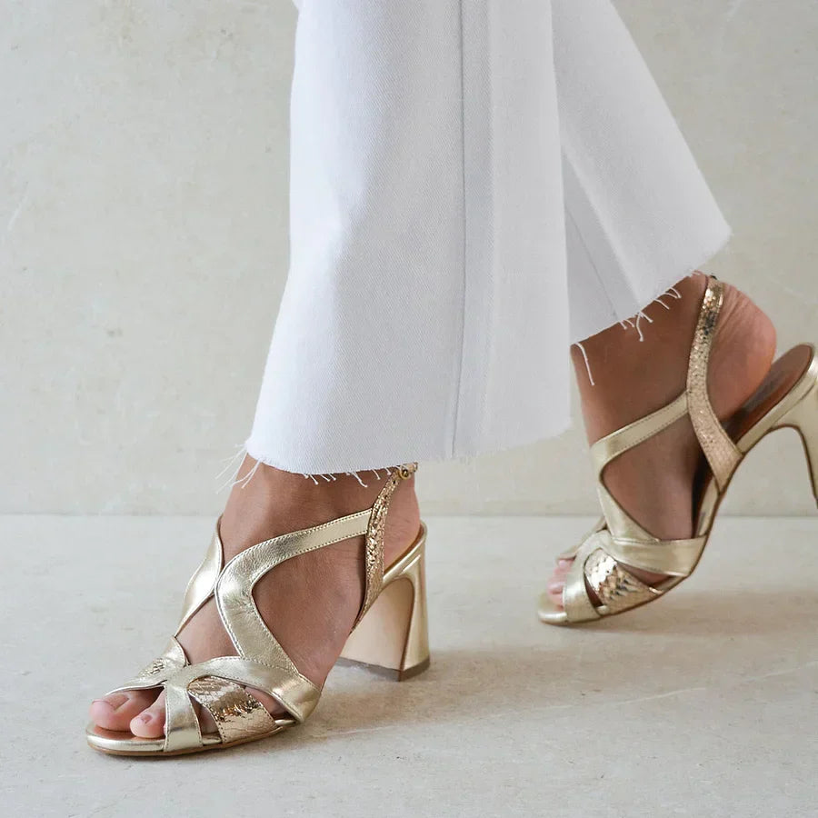 Talons larges à découpe peep toe scintillants au design asymétrique
