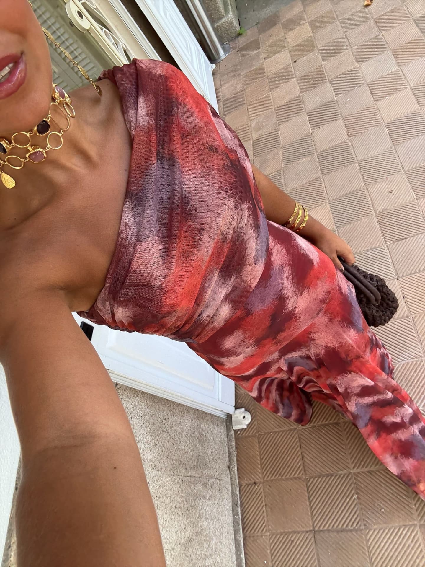 Robe longue à épaules dénudées avec motif aquarelle