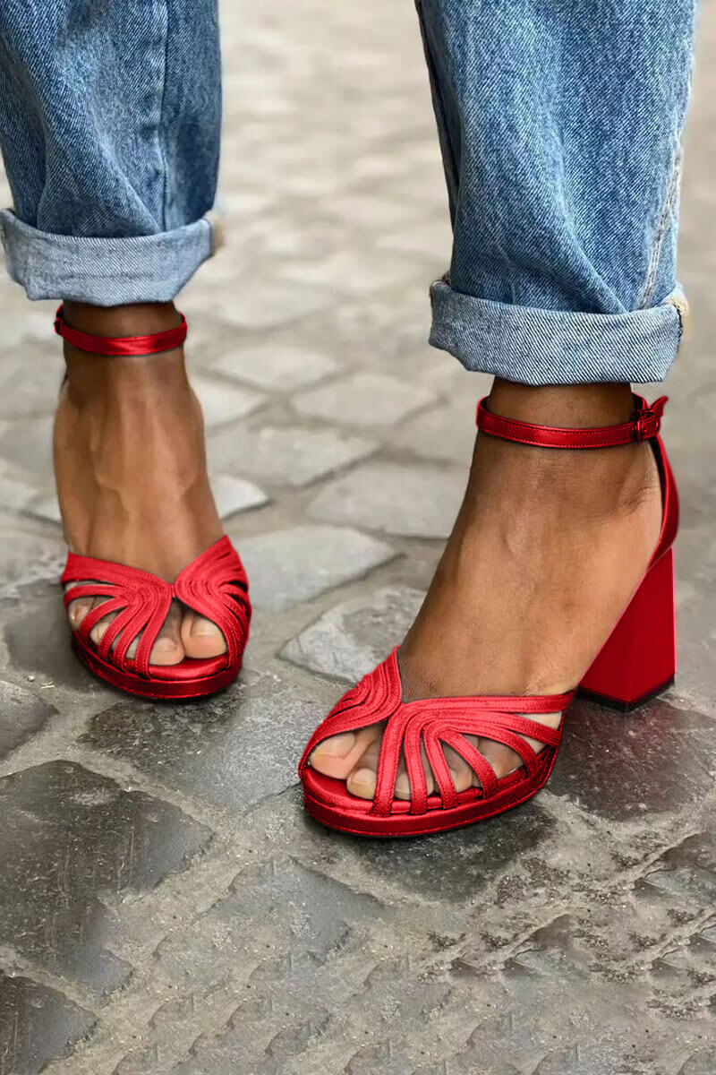 Talons larges à bout ouvert bicolores élégants avec bride de cheville et boucle scintillante